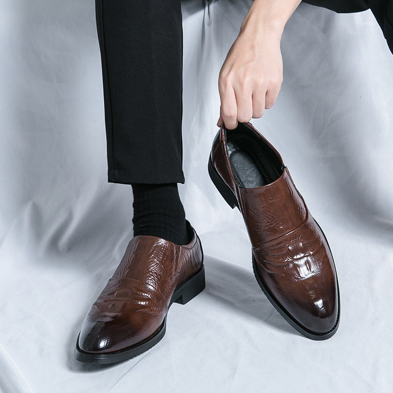 Men's pointy gentlemen's elegant shiny shoes