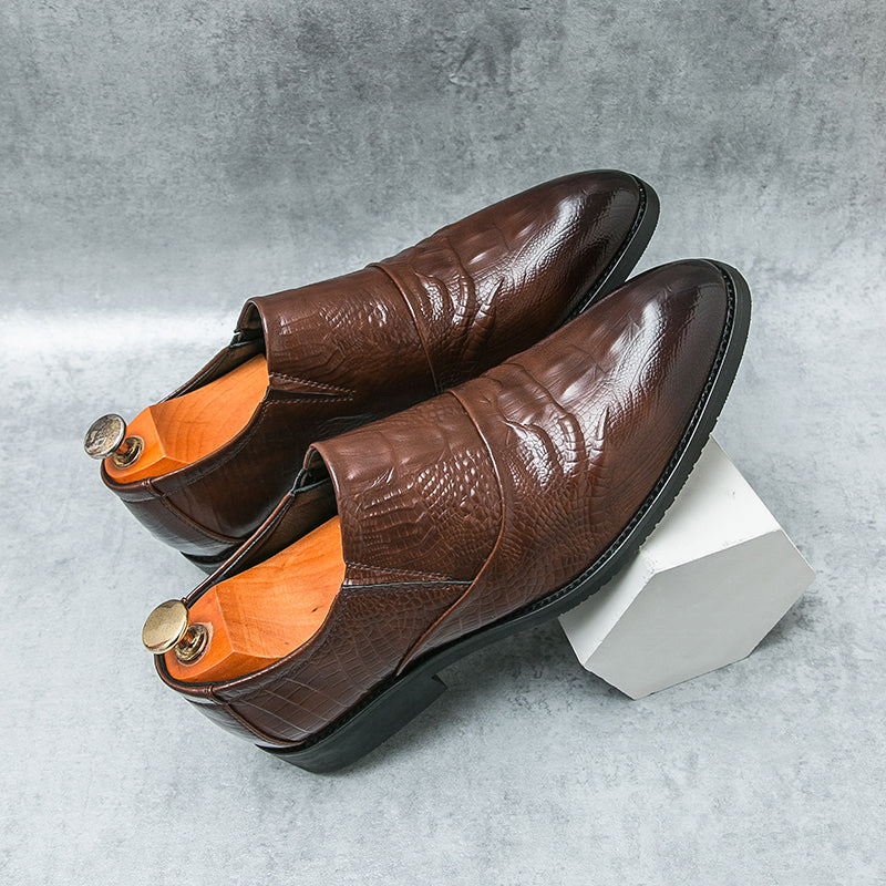 Men's pointy gentlemen's elegant shiny shoes