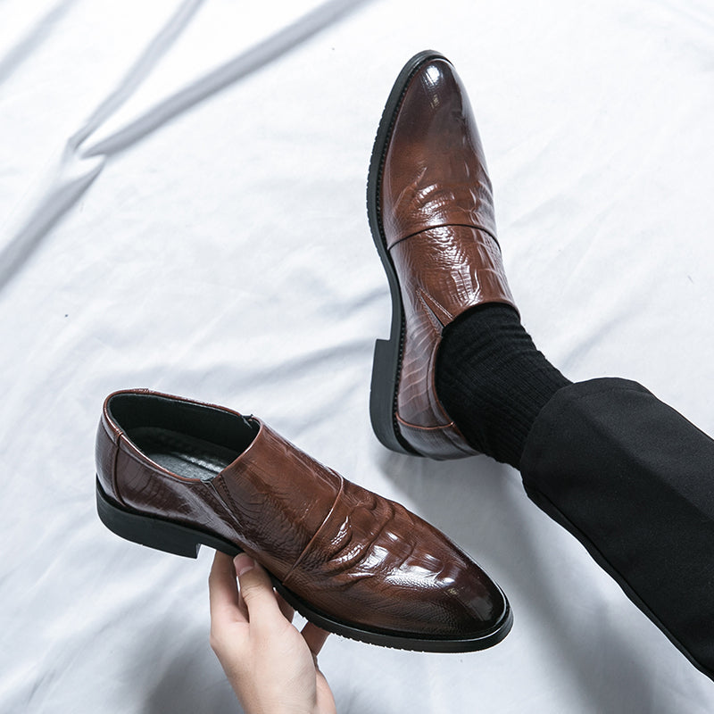 Men's pointy gentlemen's elegant shiny shoes